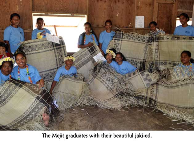 Mejit graduates with their beautiful jaki-ed